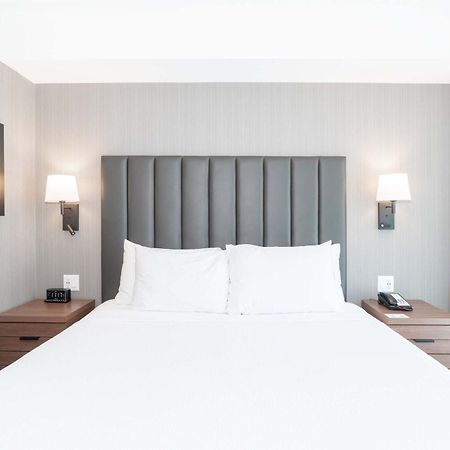 Sandman Signature Saskatoon South Hotel Esterno foto