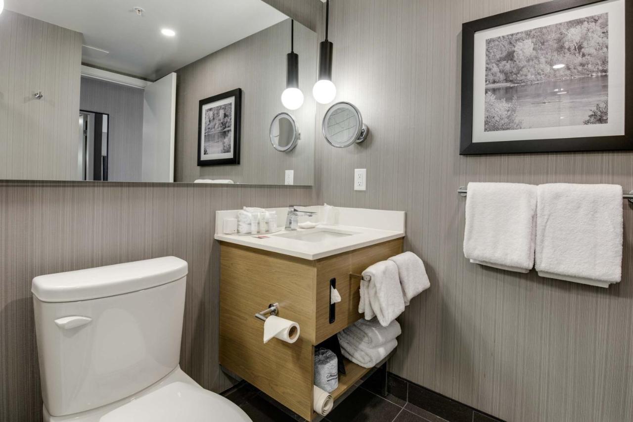 Sandman Signature Saskatoon South Hotel Esterno foto