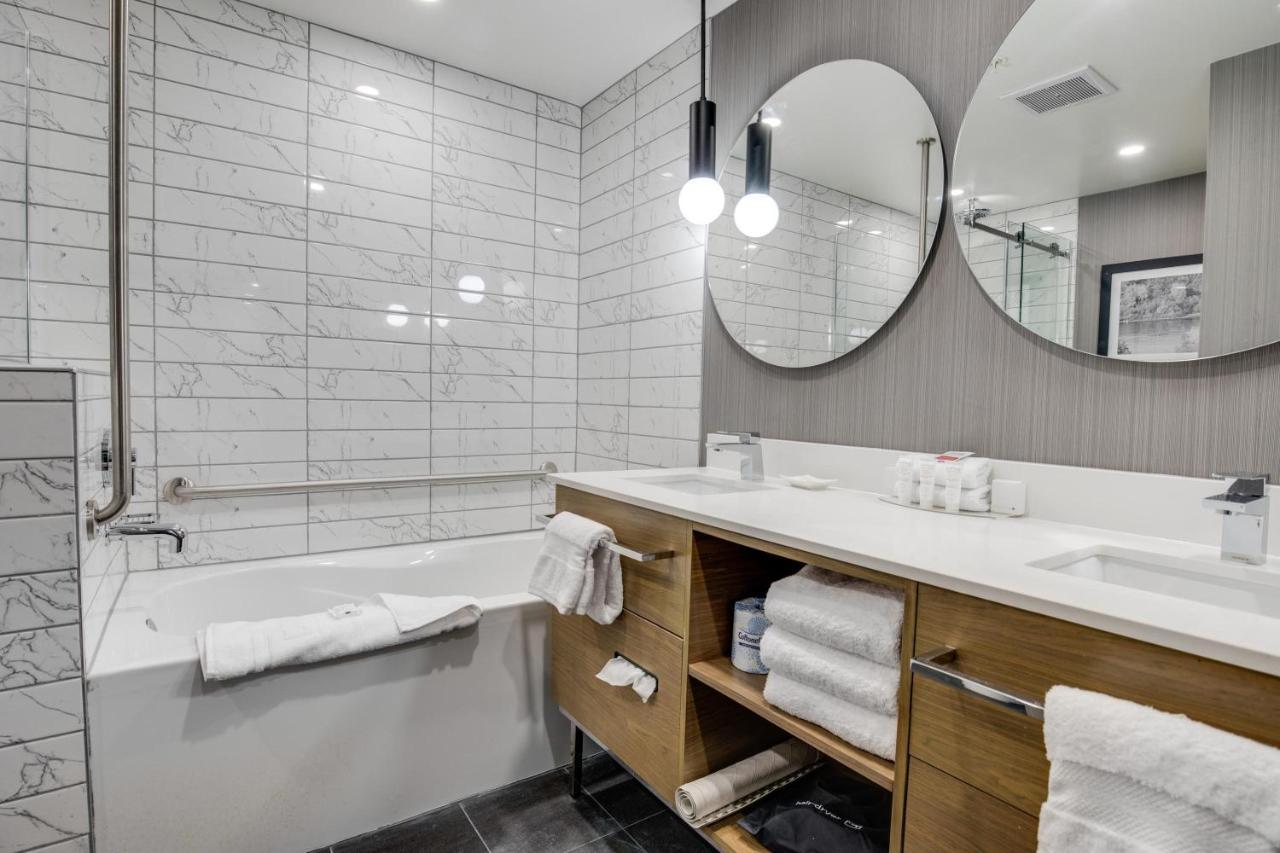 Sandman Signature Saskatoon South Hotel Esterno foto
