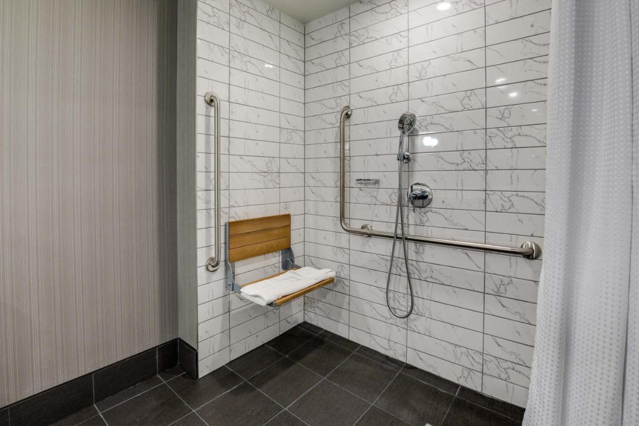 Sandman Signature Saskatoon South Hotel Esterno foto