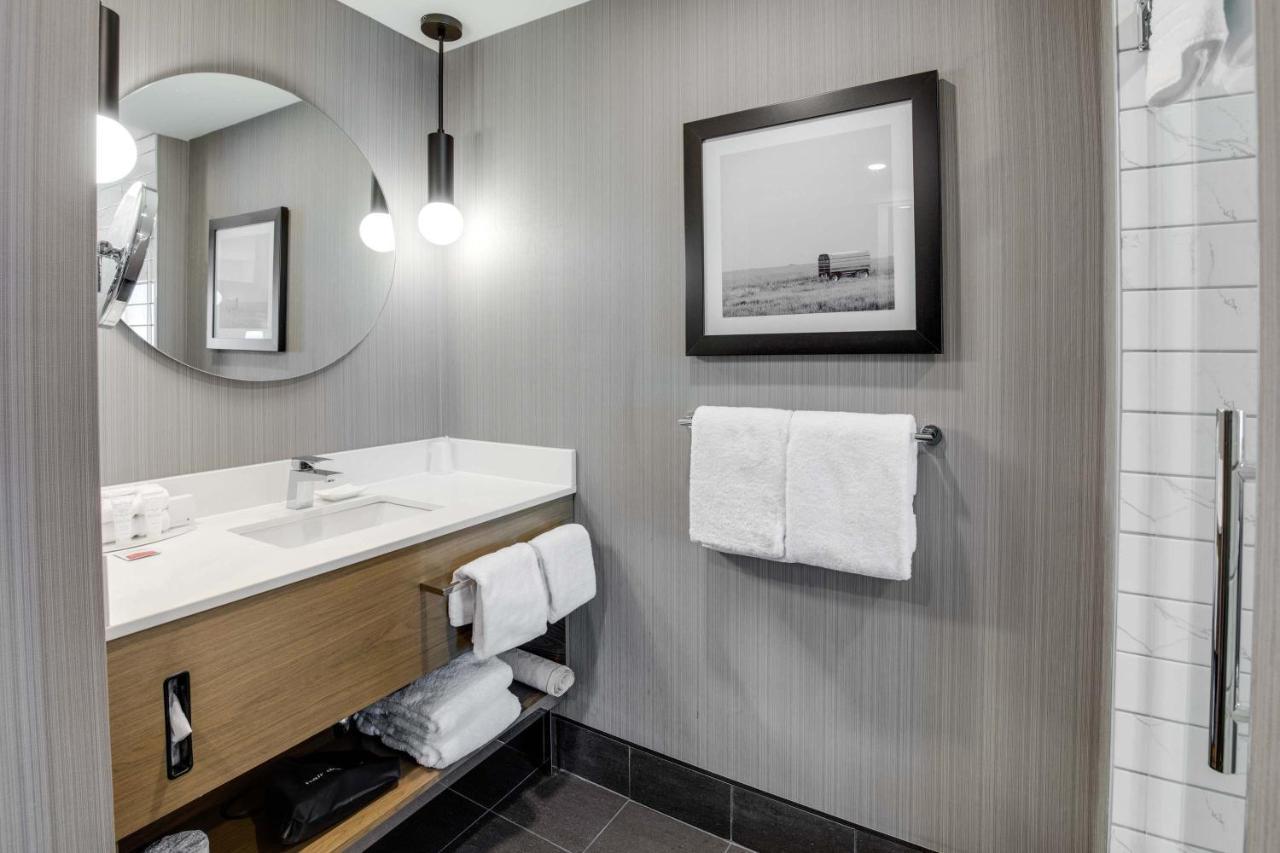 Sandman Signature Saskatoon South Hotel Esterno foto