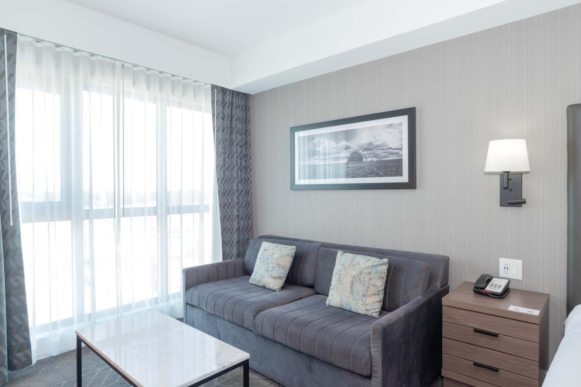 Sandman Signature Saskatoon South Hotel Esterno foto