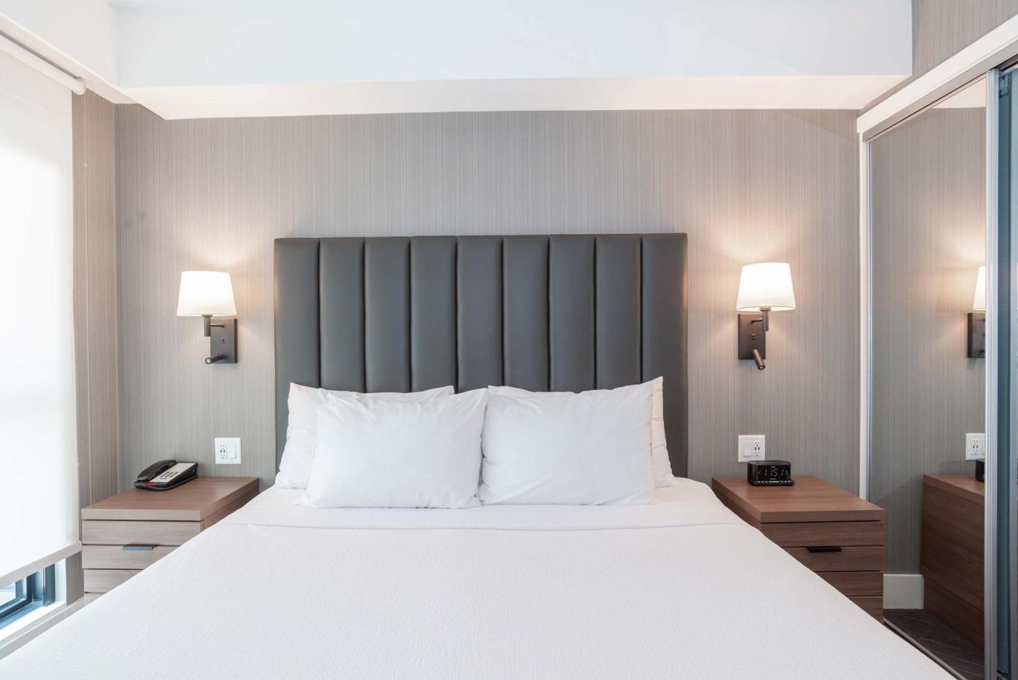Sandman Signature Saskatoon South Hotel Esterno foto