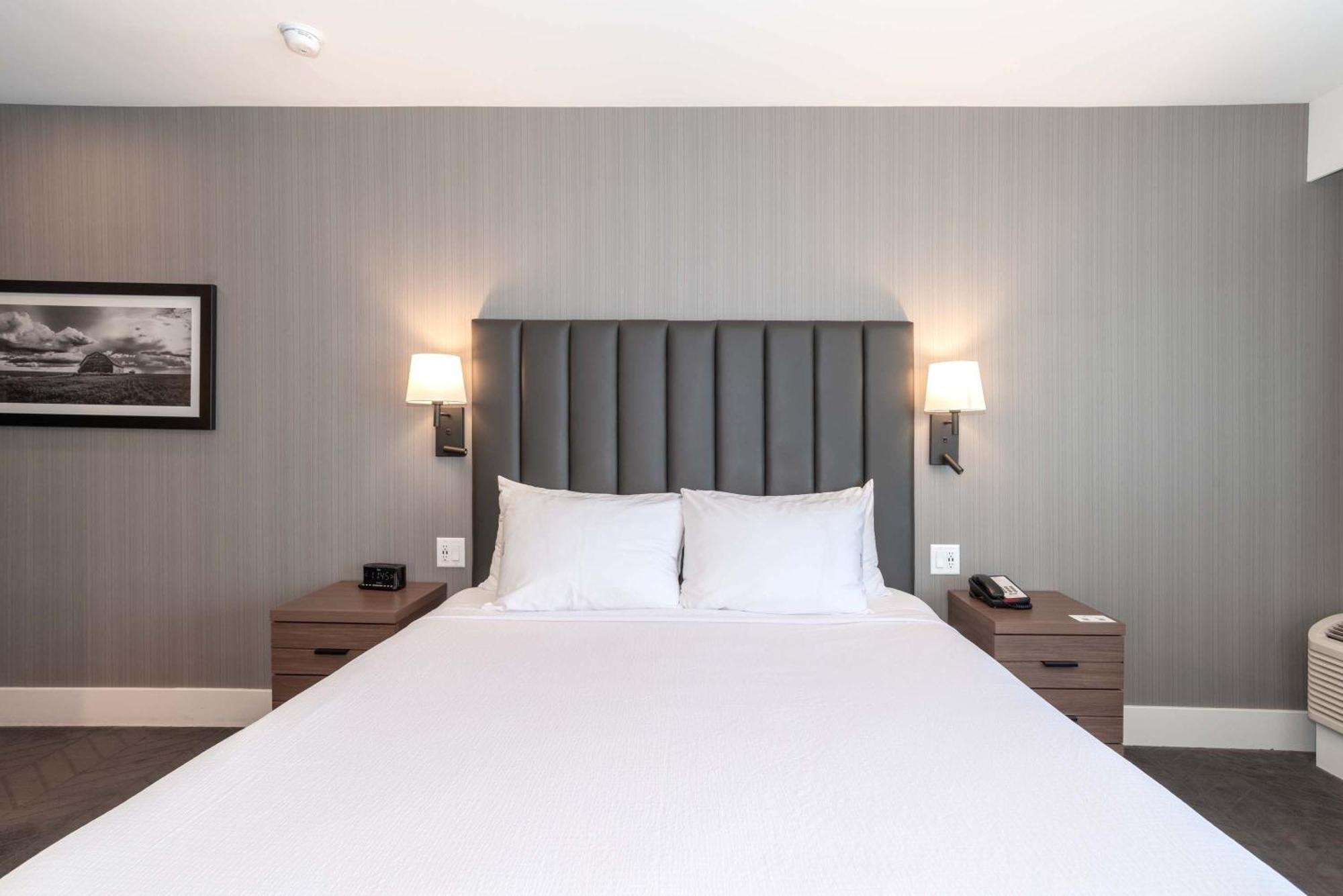 Sandman Signature Saskatoon South Hotel Esterno foto